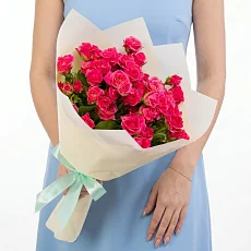 15 розовых роз