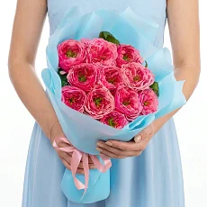Букет из 11 Пионовидных роз в дизайнерской упаковке
