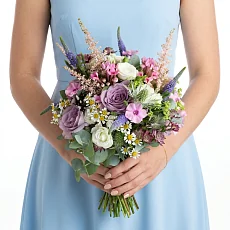 Букет невесты с  ромашками  и астильбой