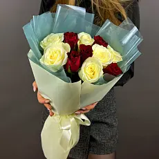 Букет живых цветов из 11 роз
