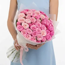 Букет из 25 кустовых пионовидных роз