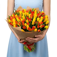 Букет 101 тюльпан огненный микс
