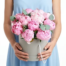 11 Пионов Сара Бернар в коробке