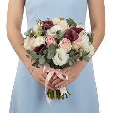 Композиция невесты с каллами и розами