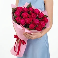 15 Малиновых Роз в упаковке
