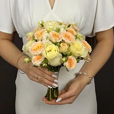 Букет с кустовыми розами