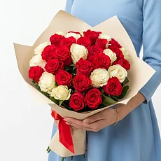 Букет из красных и белых роз Эквадор
