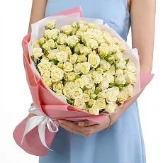 45 белых кустовых роз