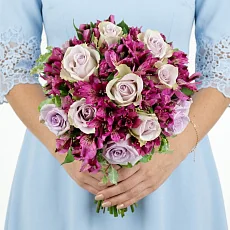 Букет невесты из роз и альстромерий