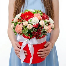 Шляпная коробка "Близкая и далекая"