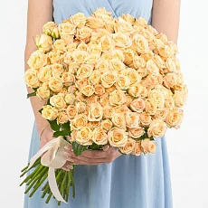 Букет 51 кремовая роза кустовая