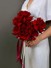 Букет невесты из алых роз