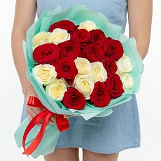 21 Кенийская красная и белая роза