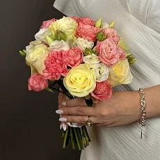 Букет невесты с кустовыми розами