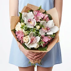 Букет с орхидеями