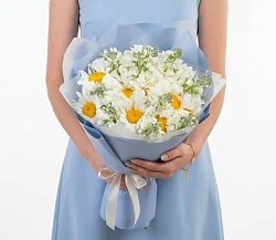 Букет из ромашек и маттиол