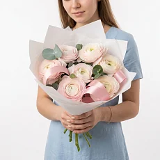 7 Ранункулюсов с эвкалиптом