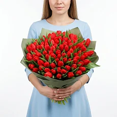 Букет из Красных Тюльпанов в пленке 101 шт