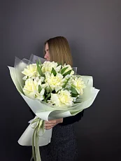 Букет из роз и альстромерии