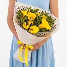 7 Желтых Калл в упаковке