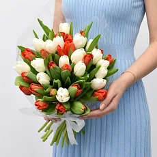 45 Тюльпанов красные и белые