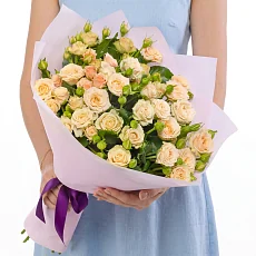 17 Кремовых Роз в упаковке