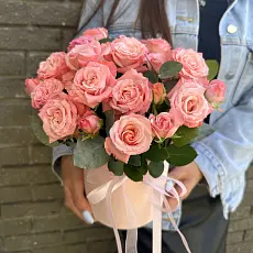 Коробка с кустовыми розами