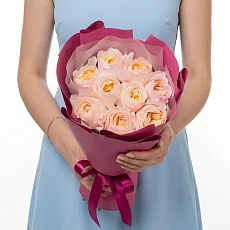 9 Пионовидных роз в упаковке