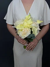 Букет невесты с каллами  и розами