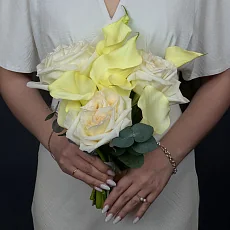 Букет невесты с каллами  и розами