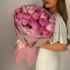 25 Пионов в розовой упаковке 