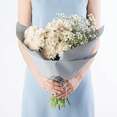 15 Белых Гвоздик и Гипсофила
