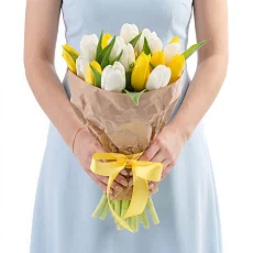 19 Белых и Желтых Тюльпанов