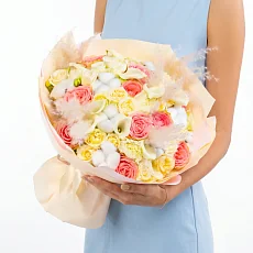 Букет с каллами и хлопком