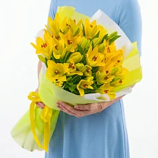 11 Желтых Лилий в упаковке