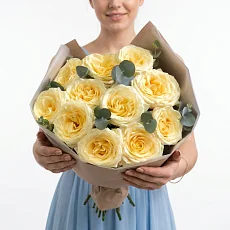 11 пионовидных роз с эвкалиптом