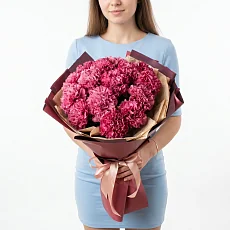 15 Малиновых Гвоздик в упаковке