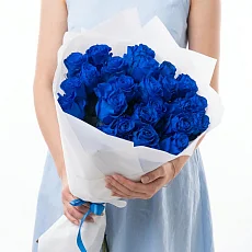 25 Синих роз в дизайнерской упаковке