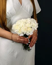 Букет невесты из 17 белых гвоздик