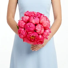 букет невесты из 15 коралловых пионов