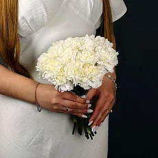 Букет невесты из 17 белых гвоздик