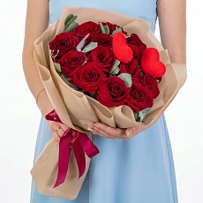 15 Бордовых Роз и Эвкалипт