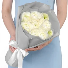 9 Белых Ранункулюсов в дизайнерской упаковке