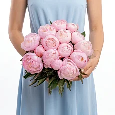 Букет нежных пионов
