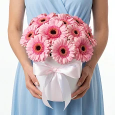 Коробка нежно розовых гербер