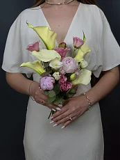 Букет невесты с пионами и каллами