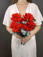 Свадебный букет с яркми розами