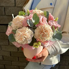 Композиция с эустомой и диантусами