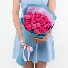 21 Малиновая роза в упаковке