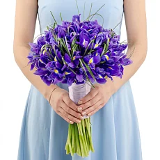 Букет невесты из синих  ирисов